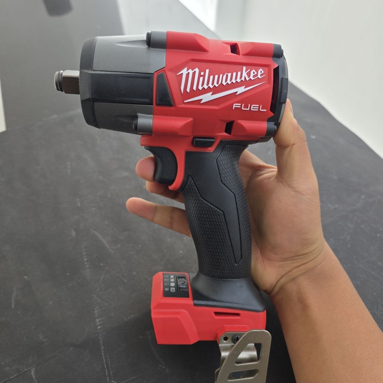 Llave de impacto Milwaukee M18 Fuel